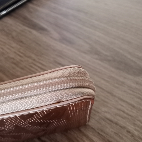 Michael kors gold wallet - Picture 5 of 13